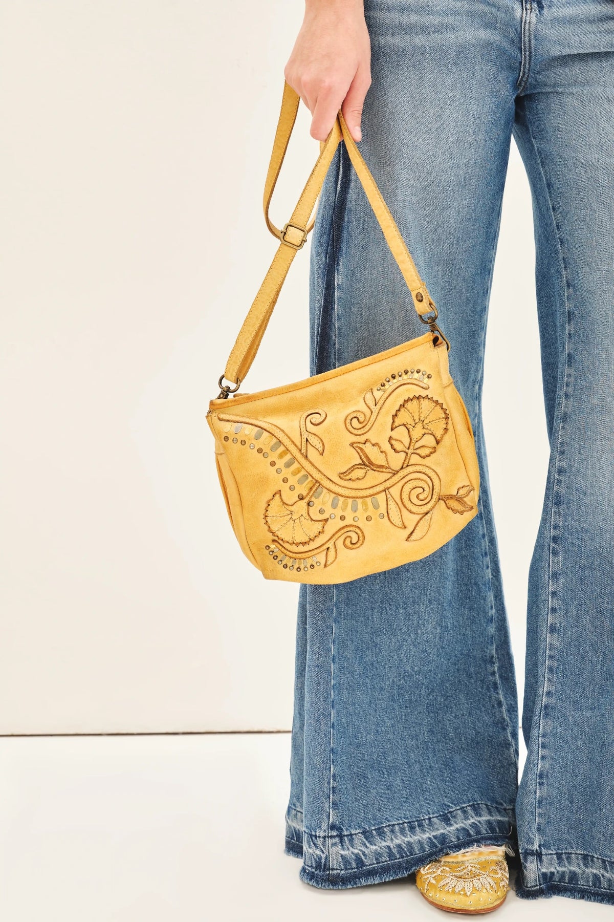 Cartera braid flower